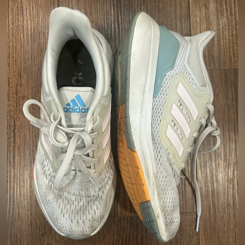 adidas bounce athletic shoes